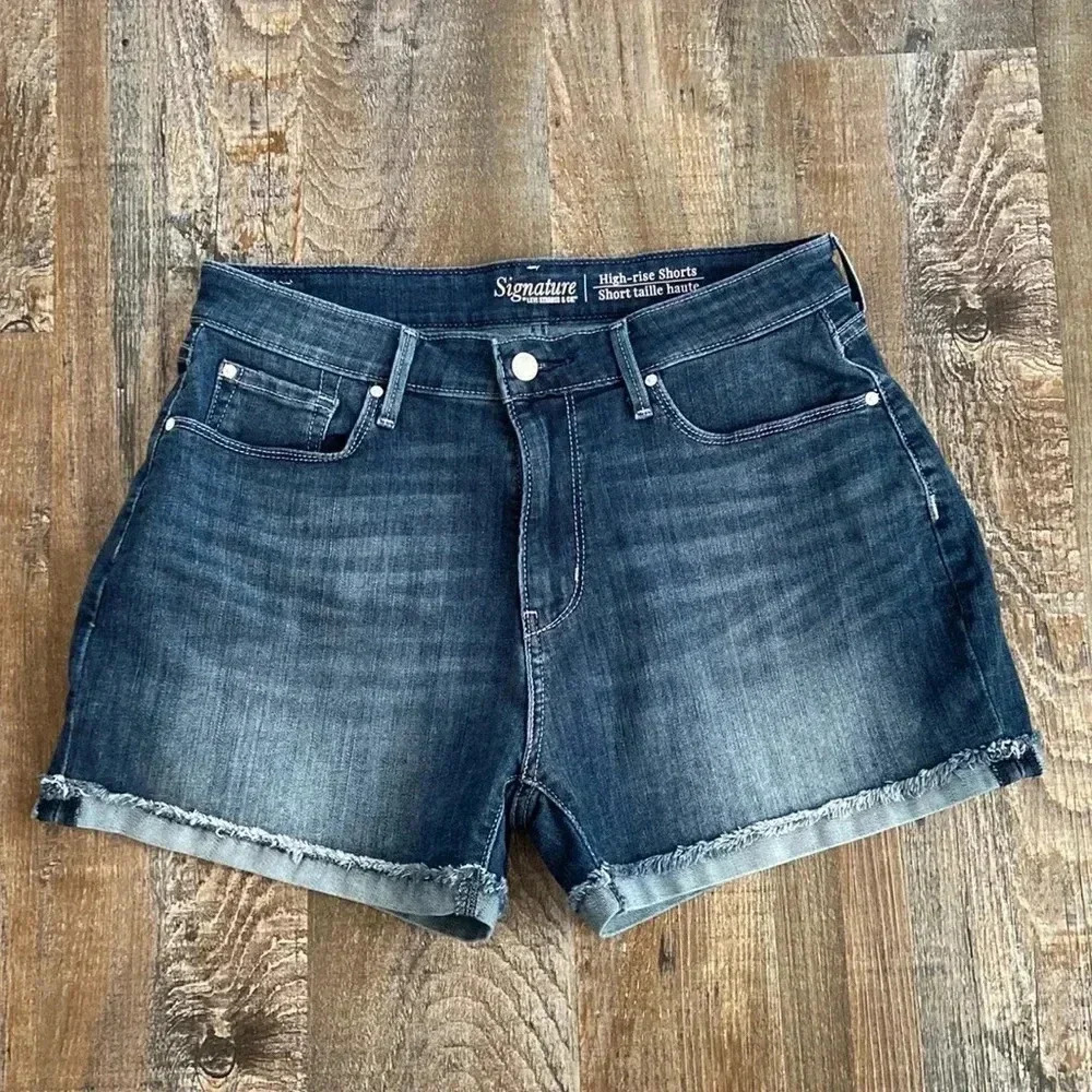 Signature  Levi’s |High -Rise Shorts